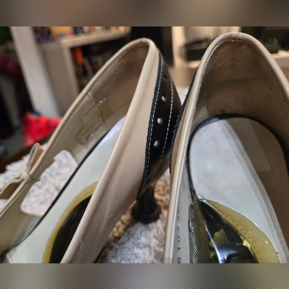 Elegant Black and Cream Women's Heels - Picture 11 of 12
